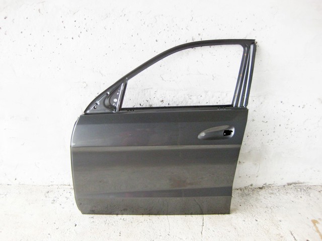Двері кабіни A1667200105 MERCEDES