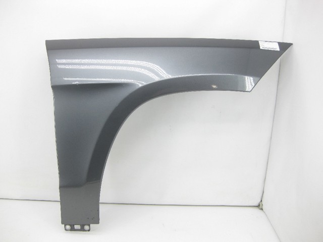 Переднє праве крило A1668802800 MERCEDES