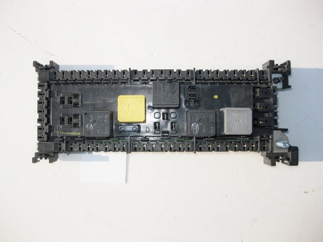 Коробка запобіжників A1669063901 MERCEDES