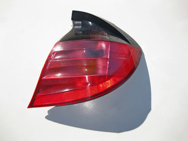Задній правий стоп A2038200664 MERCEDES