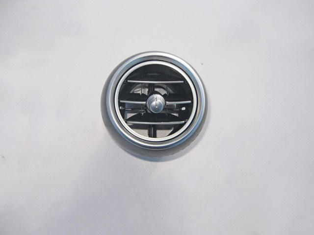 Решітка повітропровода права A2058304000 MERCEDES