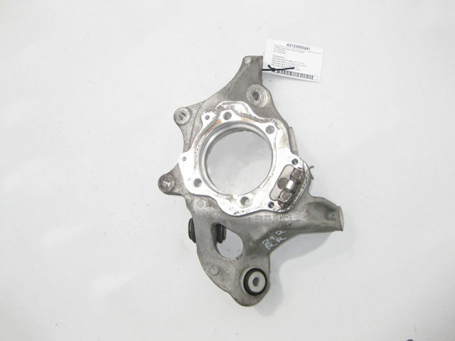Кулак поворотний правий A2123500241 MERCEDES