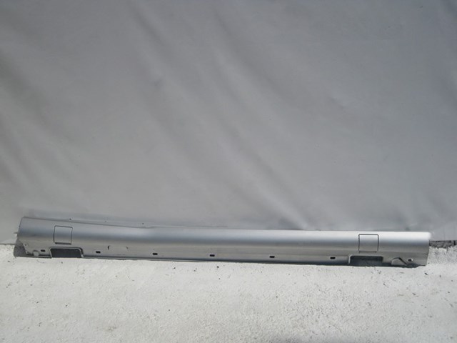 Накладка зовнішня (молдинг) порога, правий A2126981554 MERCEDES