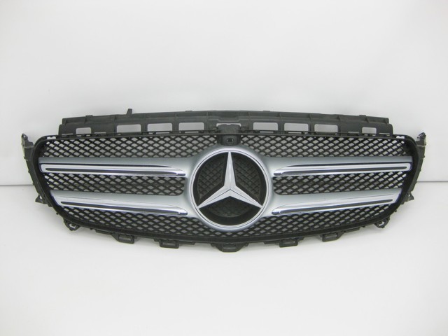 Решітка радіатора Mercedes E