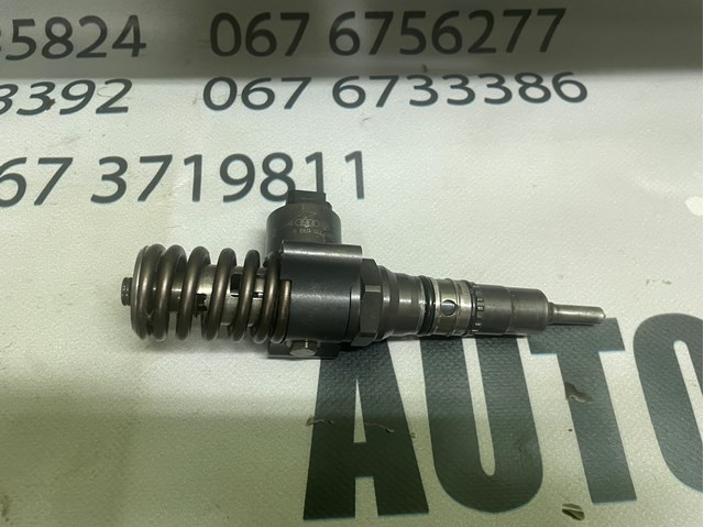 Форсунка паливна 03G130073B VAG