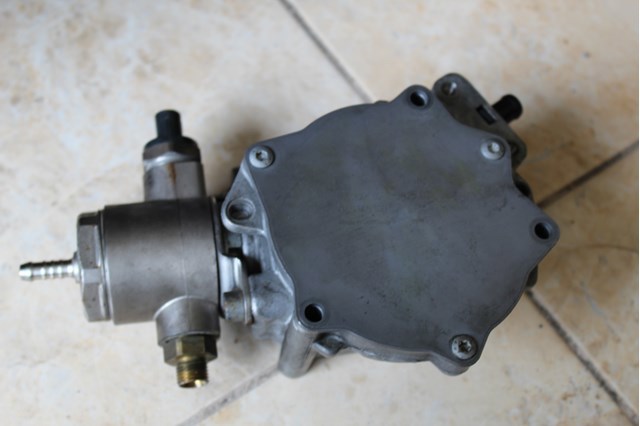 Насос вакуумний 06J145100C VAG