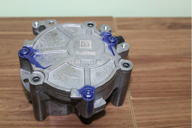 Насос вакуумний 06K145100AE VAG