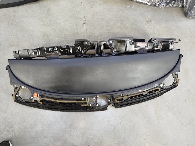 Передня панель 108340105J TESLA