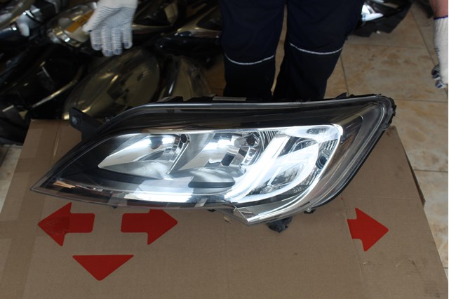 Блок фара ліва 1374296080 PEUGEOT