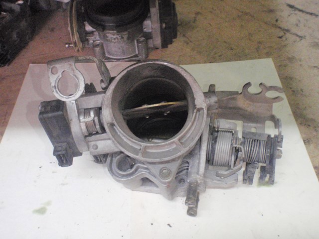 Блок дросельної заслінки 1433385 BMW