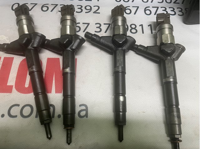 Форсунка вприску палива 16600AU600 NISSAN