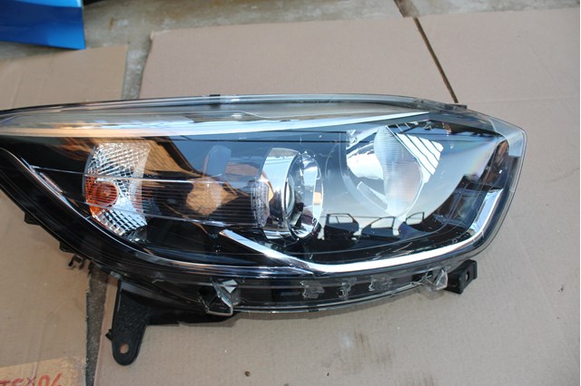 Фара передня права 260102734R RENAULT