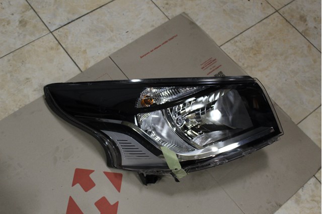 Права блок фара 260109424R RENAULT