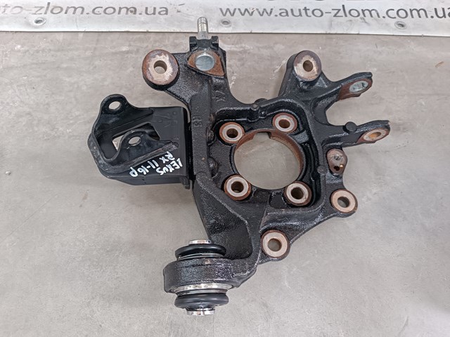 Цапфа поворотна права 423040E020 TOYOTA