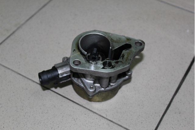 Насос вакуумний 8200441204 RENAULT