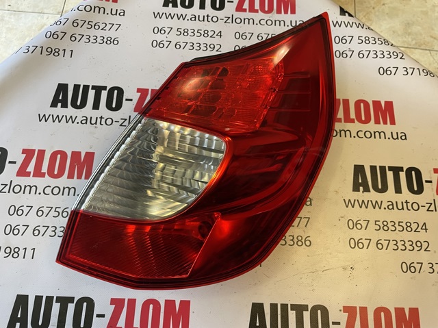 Ліхтар задній правий 8200474327A RENAULT