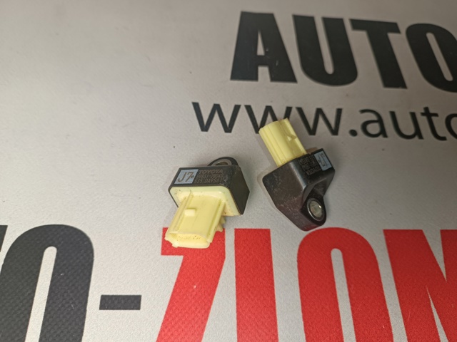Датчик Ейрбег передній 8983128040 TOYOTA