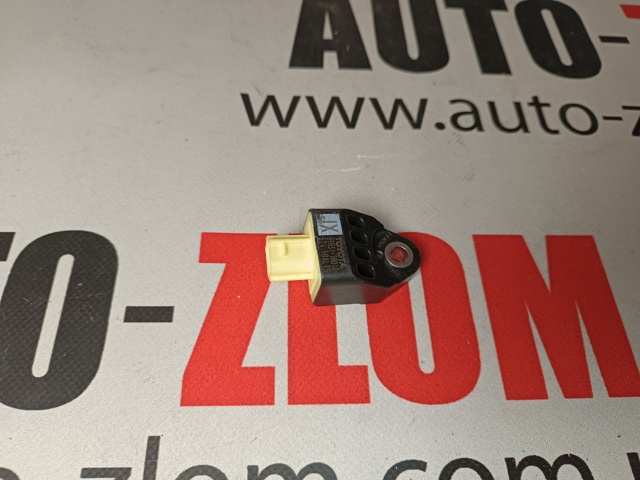 Датчик Ейрбег передній 8983178010 TOYOTA