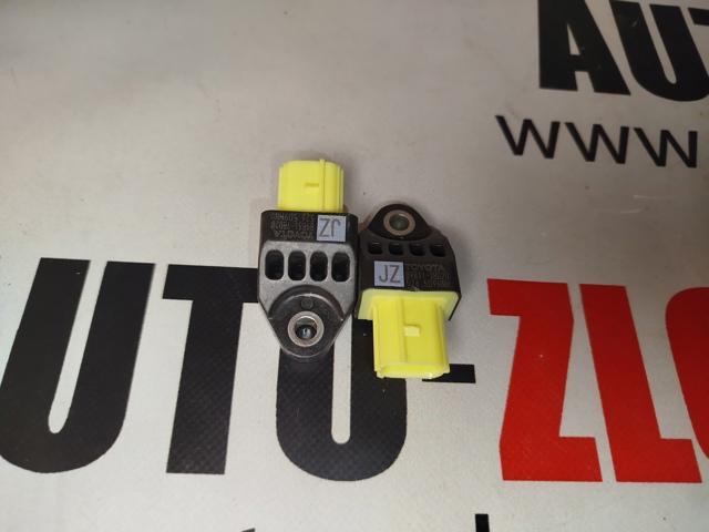 Датчик подушки безпеки 8983178020 TOYOTA