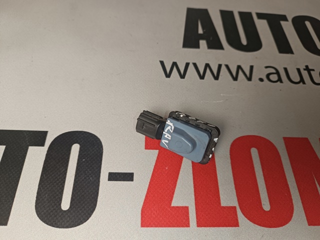Датчик Ейрбег передній 8983A33010 TOYOTA