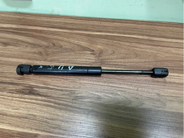Амортизатор двері задньої 8D5827552F VAG