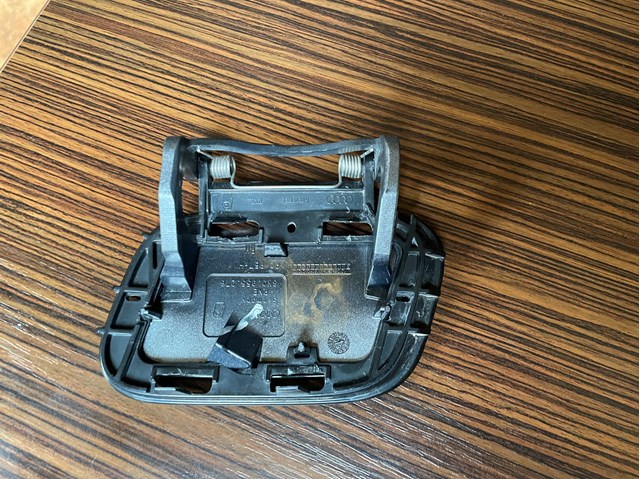 Накладка форсунки омивача фари передньої 8K0955276 VAG