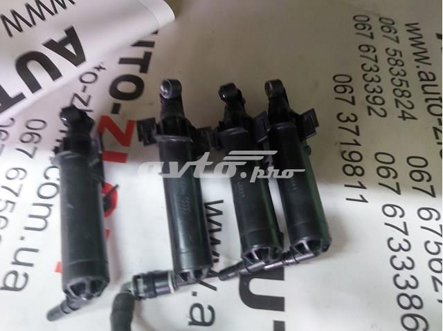 Форсунка омивача фари передньої, правої 8T0955102D VAG