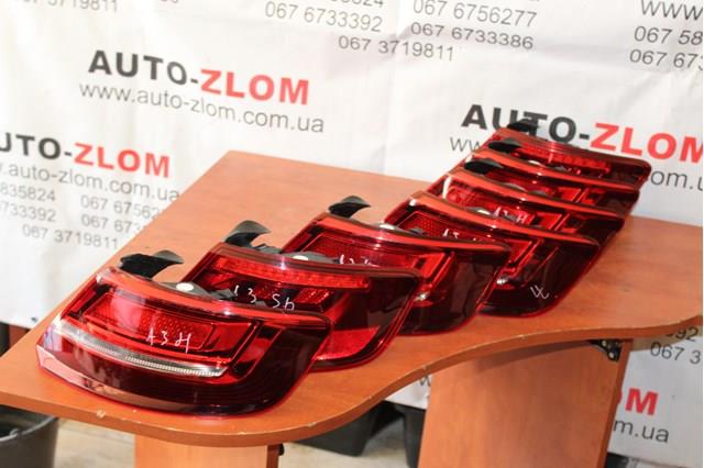 Задній правий зовнішній ліхтар 8V4945070 VAG