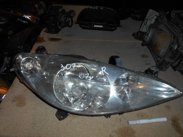 Фара передня права 9681832280 PEUGEOT