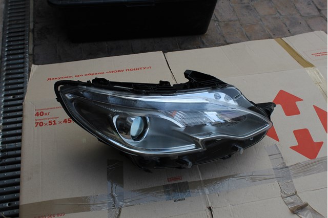 Фара правая 9815403080 PEUGEOT