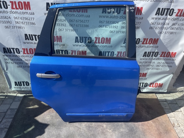 Двері пасажирські задні праві H21009U0M0 NISSAN