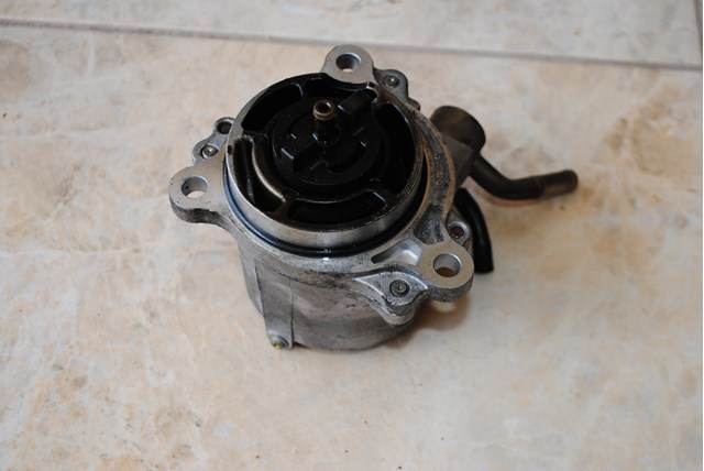 Насос вакуумний RF5C18G00 MAZDA