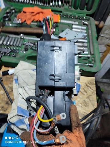 Коробка запобіжників AV6T14A067AD FORD