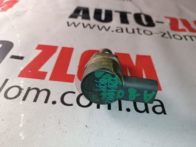 Регулятор тиску палива в паливній рейці 0281002991 BOSCH