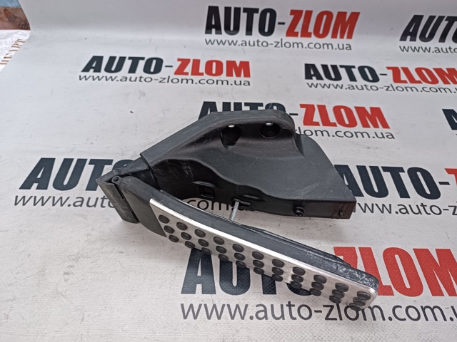 Підаль газу A2053000104 MERCEDES