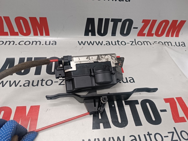 Замок кришки багажника/задньої  3/5-ї двері, задній A2117400235 MERCEDES
