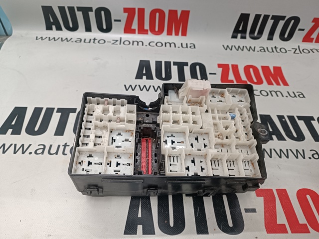Коробка запобіжників AV6T14A067AD FORD