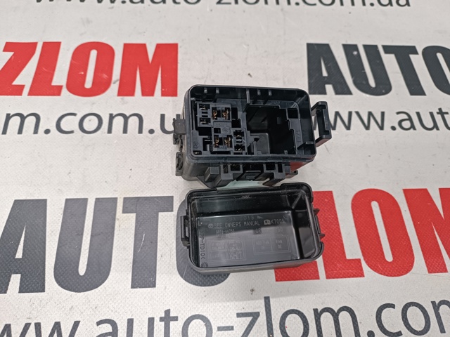 Кришка блоку реле GRT866752 MAZDA