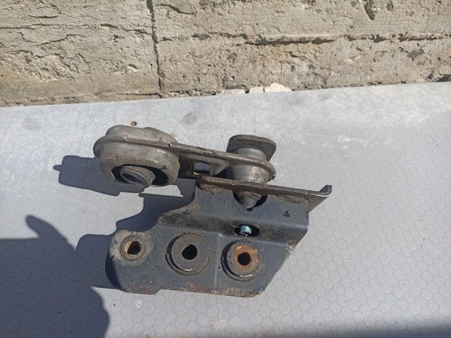 Опора двигуна задня 113604EA0A NISSAN
