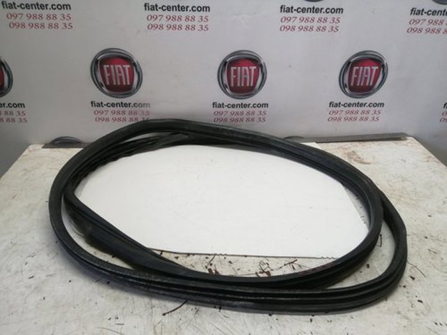 Ущільнювач двері передньої лівої (на двері) 1313797070 FIAT