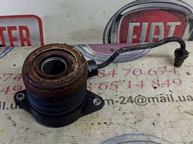 Робочий циліндр зчеплення в зборі з вижимним підшипником 55232693 FIAT