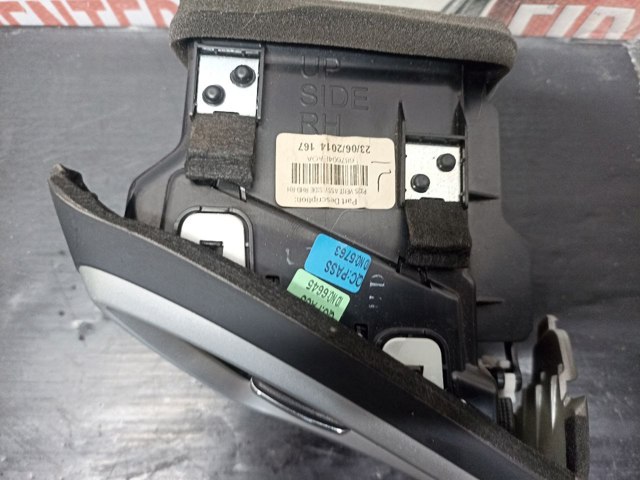 Решітка повітроводу ліва 687614EA0A NISSAN