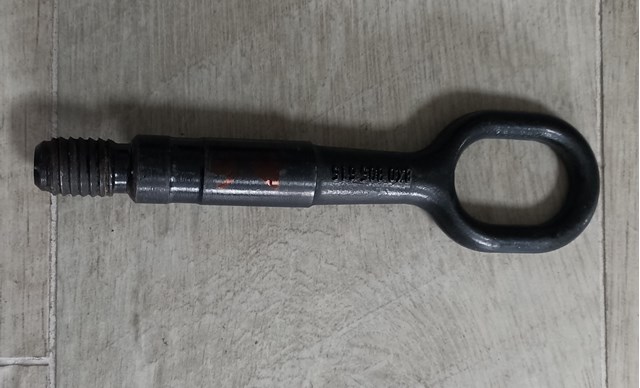 Гак буксирувальний Ауді Ку 3