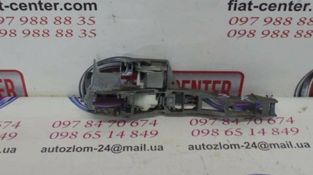 Тримач зовнішньої ручки дверей, правих дверей 9684559980 PEUGEOT