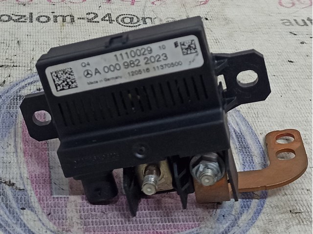 Реле контролю заряду АКБ A0009822023 MERCEDES