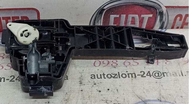 Тримач зовнішньої ручки дверей, лівих дверей A4477600034 MERCEDES