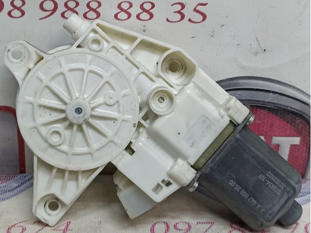 Мотор склопідйомника дверей передніх, лівих A4479063500 MERCEDES