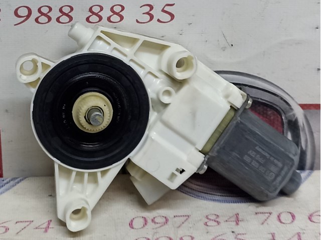 Мотор склопідйомника дверей передніх, правих A4479063600 MERCEDES
