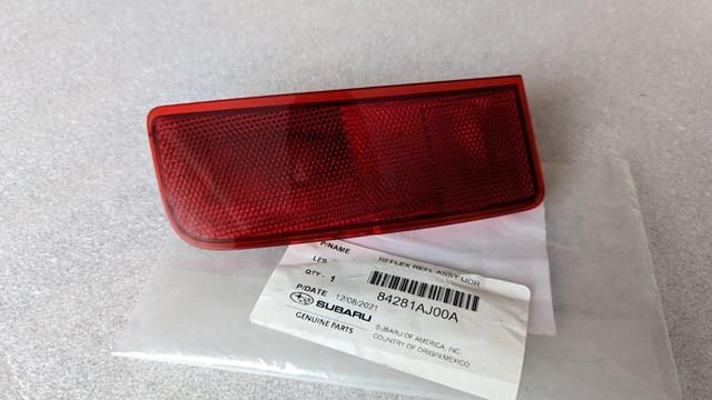 Правий катафот заднього бампера 84281AJ00A SUBARU
