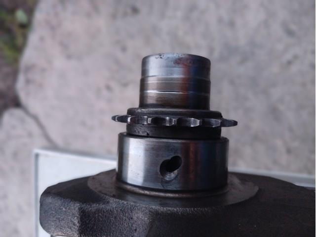 Колінвал двигуна Volkswagen Passat B6